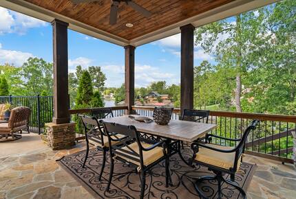 Gorgeous Lakefront Lodge with a Pool and Dock - Fort Mill, South Carolina