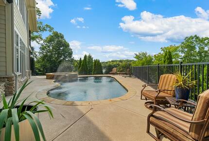 Gorgeous Lakefront Lodge with a Pool and Dock - Fort Mill, South Carolina