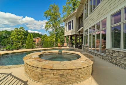 Gorgeous Lakefront Lodge with a Pool and Dock - Fort Mill, South Carolina