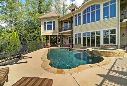 Gorgeous Lakefront Lodge with a Pool and Dock - Fort Mill, South Carolina