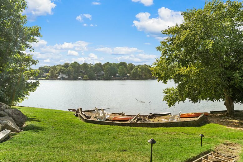 Gorgeous Lakefront Lodge with a Pool and Dock - Fort Mill, South Carolina