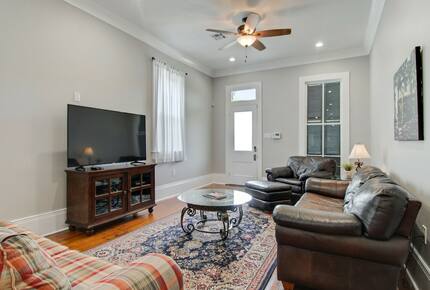 Historic Newly-Renovated Retreat - Arabi, Louisiana