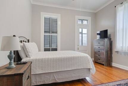 Historic Newly-Renovated Retreat - Arabi, Louisiana