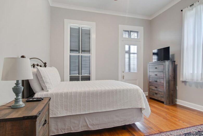 Historic Newly-Renovated Retreat - Arabi, Louisiana