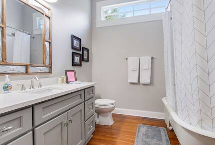 Historic Newly-Renovated Retreat - Arabi, Louisiana