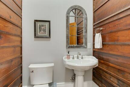 Historic Newly-Renovated Retreat - Arabi, Louisiana