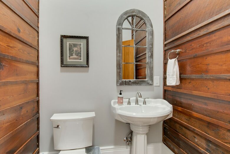 Historic Newly-Renovated Retreat - Arabi, Louisiana