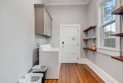 Historic Newly-Renovated Retreat - Arabi, Louisiana