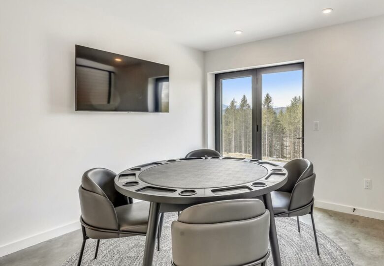 "The Thomas" Cozy Comfort with Expansive Vistas - Stowe, Vermont