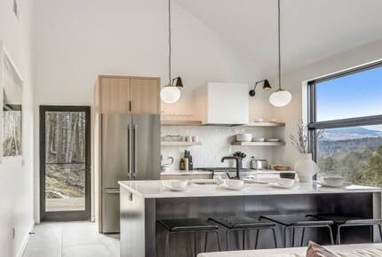 "The Thomas" Cozy Comfort with Expansive Vistas - Stowe, Vermont