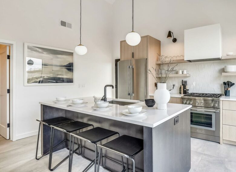 "The Thomas" Cozy Comfort with Expansive Vistas - Stowe, Vermont