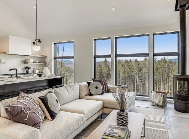 "The Thomas" Cozy Comfort with Expansive Vistas - Stowe, Vermont