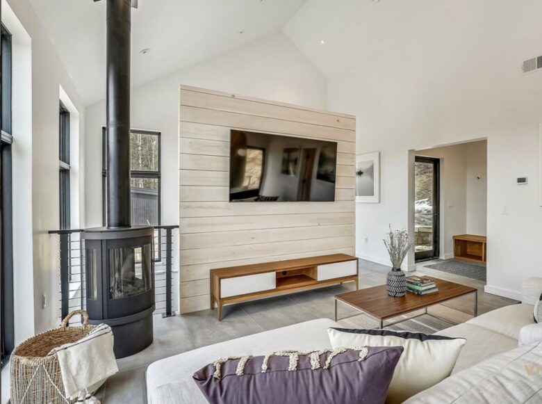 "The Thomas" Cozy Comfort with Expansive Vistas - Stowe, Vermont