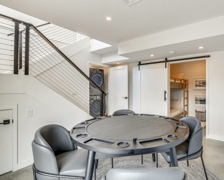 "The Thomas" Cozy Comfort with Expansive Vistas - Stowe, Vermont