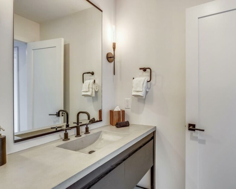 "The Thomas" Cozy Comfort with Expansive Vistas - Stowe, Vermont