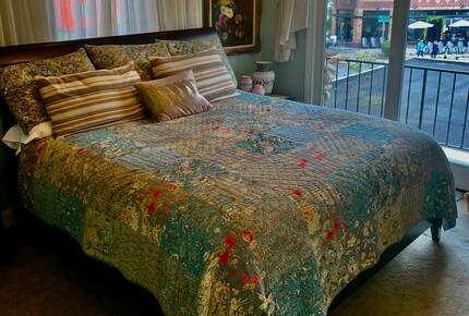 Golden Sunset Villa - Seattle, Washington