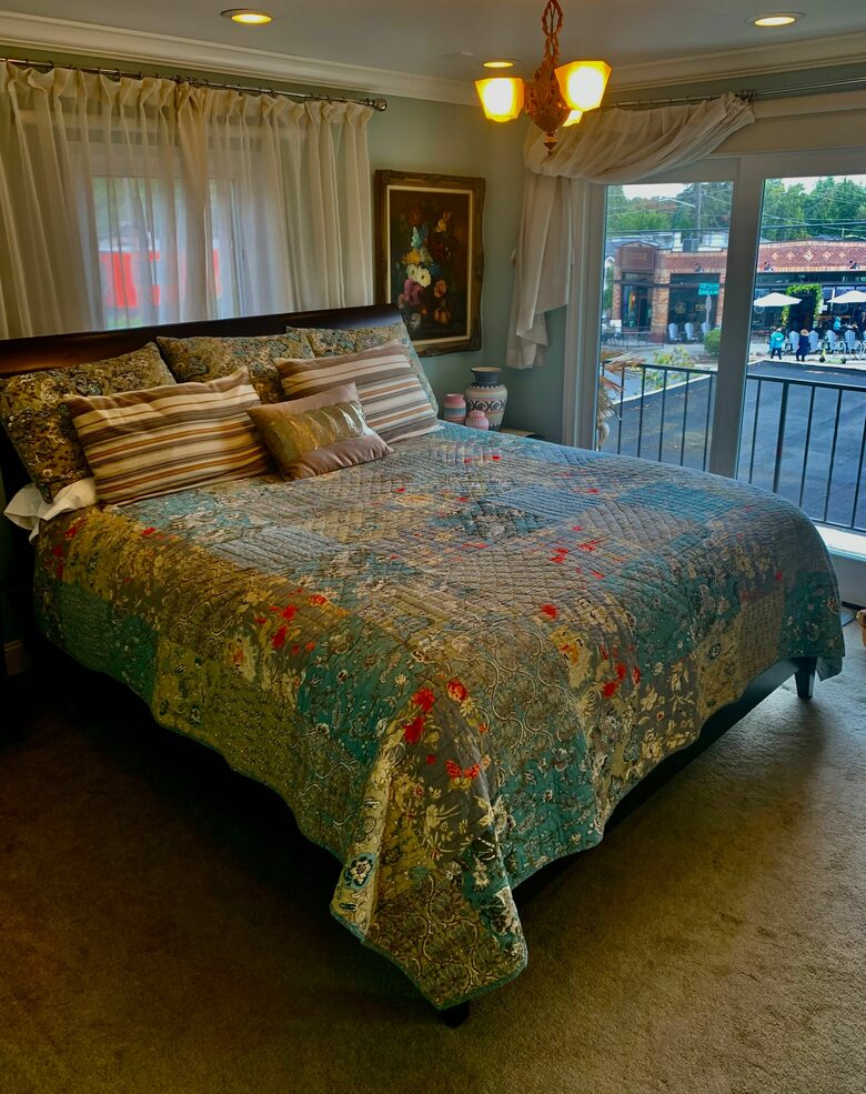 Golden Sunset Villa - Seattle, Washington