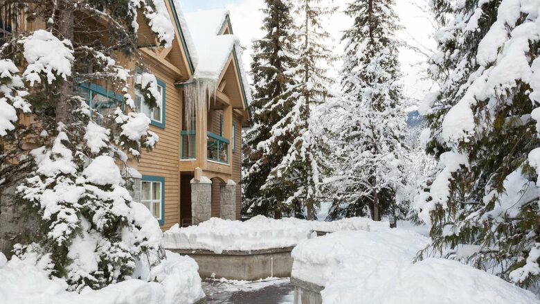 Snowbird 100 | Spacious Townhome in Great Location w/ Shared Hot Tub - Whistler, Canada
