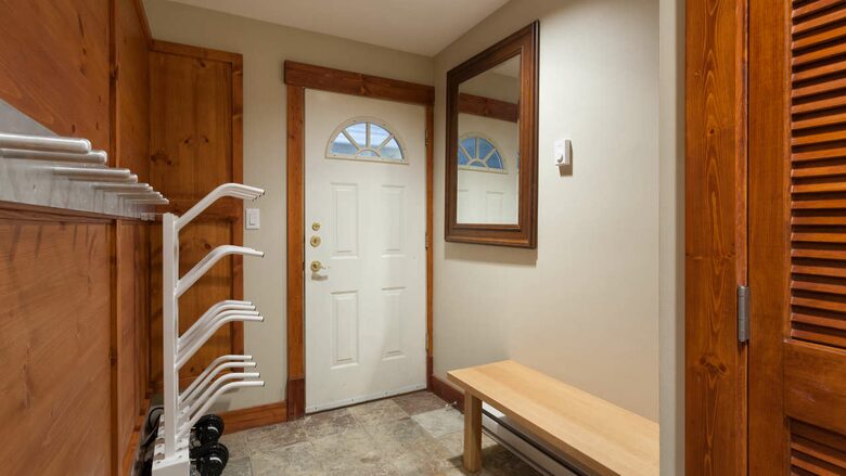 Snowbird 100 | Spacious Townhome in Great Location w/ Shared Hot Tub - Whistler, Canada