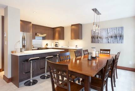 Snowbird 100 | Spacious Townhome in Great Location w/ Shared Hot Tub - Whistler, Canada