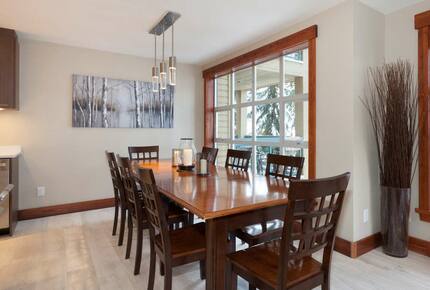 Snowbird 100 | Spacious Townhome in Great Location w/ Shared Hot Tub - Whistler, Canada