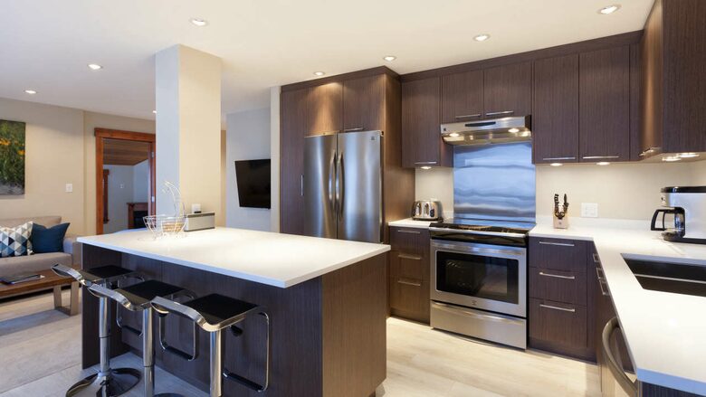 Snowbird 100 | Spacious Townhome in Great Location w/ Shared Hot Tub - Whistler, Canada