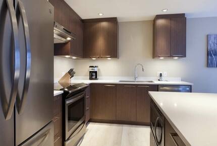 Snowbird 100 | Spacious Townhome in Great Location w/ Shared Hot Tub - Whistler, Canada