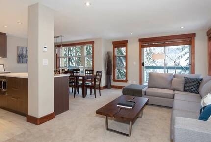 Snowbird 100 | Spacious Townhome in Great Location w/ Shared Hot Tub - Whistler, Canada