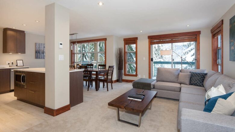 Snowbird 100 | Spacious Townhome in Great Location w/ Shared Hot Tub - Whistler, Canada