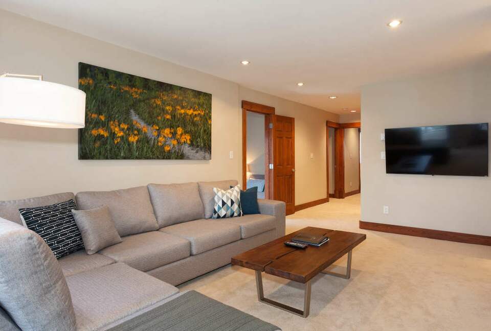 Snowbird 100 | Spacious Townhome in Great Location w/ Shared Hot Tub - Whistler, Canada