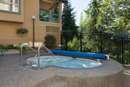 Snowbird 100 | Spacious Townhome in Great Location w/ Shared Hot Tub - Whistler, Canada