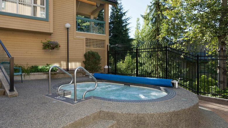Snowbird 100 | Spacious Townhome in Great Location w/ Shared Hot Tub - Whistler, Canada