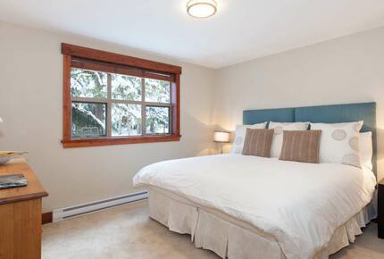 Snowbird 100 | Spacious Townhome in Great Location w/ Shared Hot Tub - Whistler, Canada