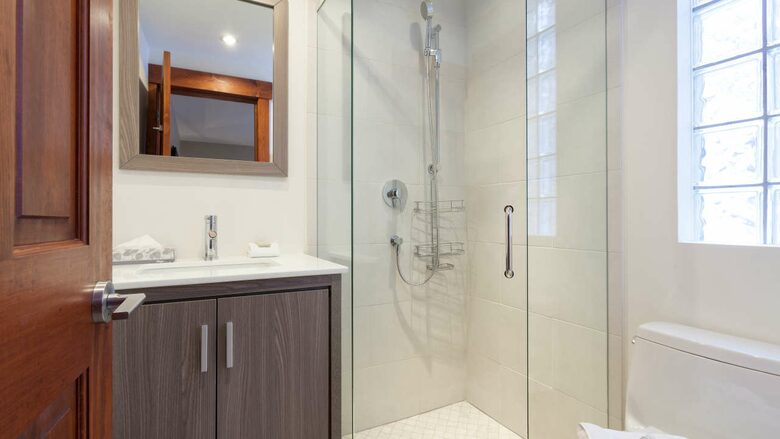 Snowbird 100 | Spacious Townhome in Great Location w/ Shared Hot Tub - Whistler, Canada