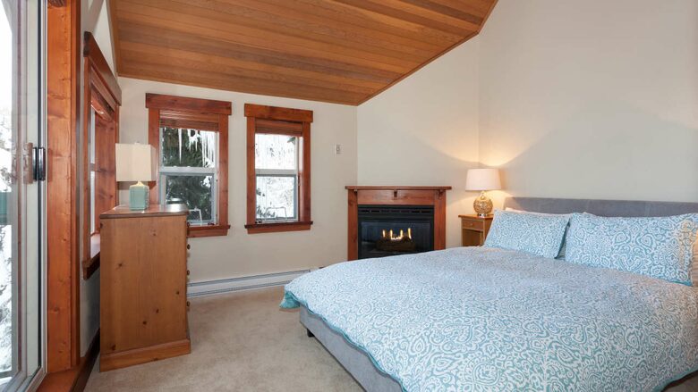 Snowbird 100 | Spacious Townhome in Great Location w/ Shared Hot Tub - Whistler, Canada