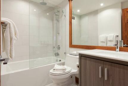 Snowbird 100 | Spacious Townhome in Great Location w/ Shared Hot Tub - Whistler, Canada