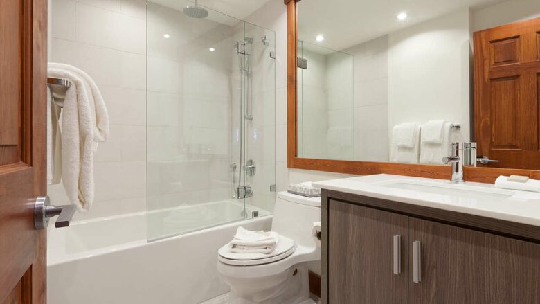 Snowbird 100 | Spacious Townhome in Great Location w/ Shared Hot Tub - Whistler, Canada