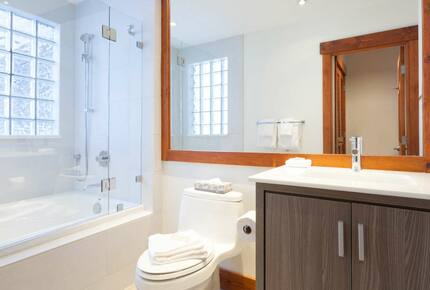 Snowbird 100 | Spacious Townhome in Great Location w/ Shared Hot Tub - Whistler, Canada