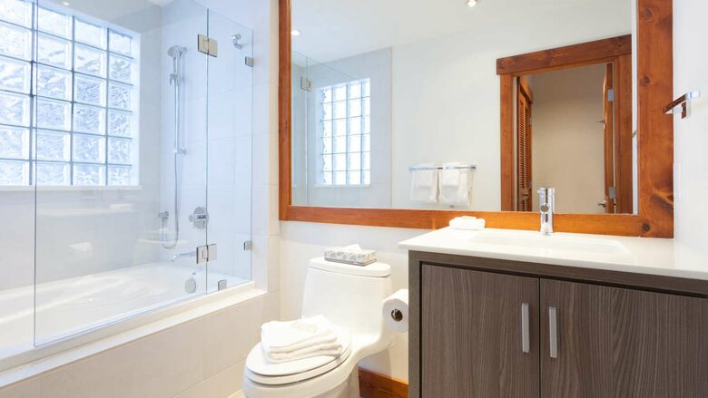 Snowbird 100 | Spacious Townhome in Great Location w/ Shared Hot Tub - Whistler, Canada