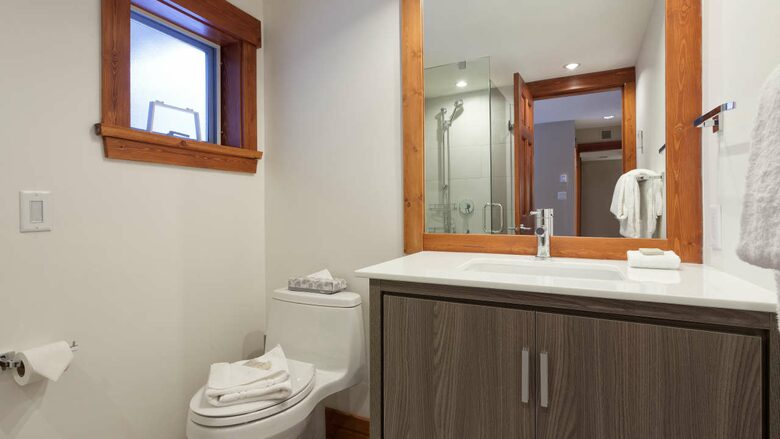 Snowbird 100 | Spacious Townhome in Great Location w/ Shared Hot Tub - Whistler, Canada