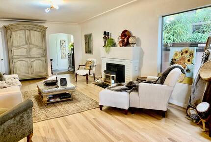 Golden Sunset Villa - Seattle, Washington