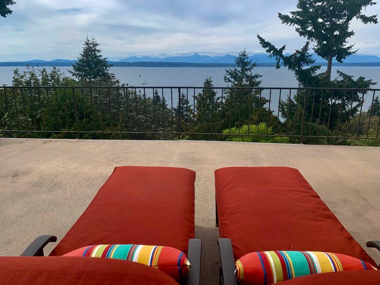 Golden Sunset Villa - Seattle, Washington