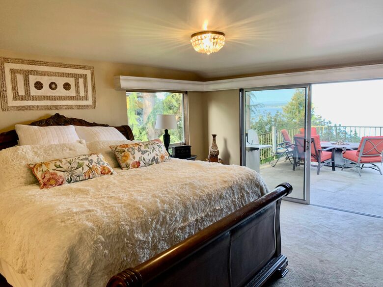 Golden Sunset Villa - Seattle, Washington