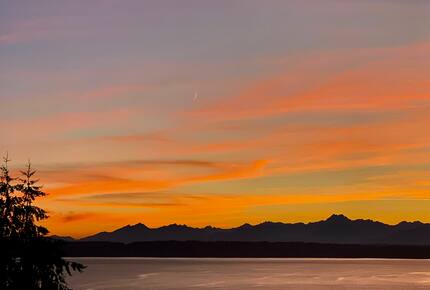 Golden Sunset Villa - Seattle, Washington