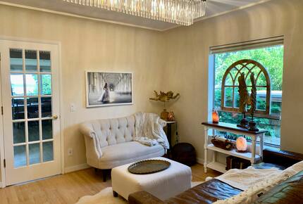 Golden Sunset Villa - Seattle, Washington