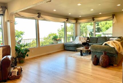 Golden Sunset Villa - Seattle, Washington