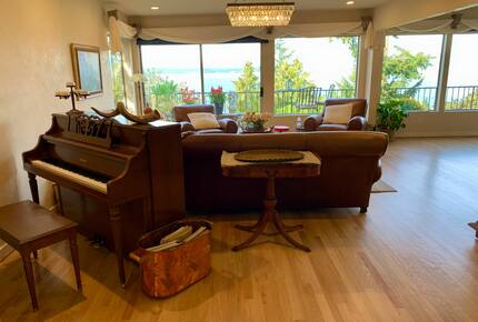 Golden Sunset Villa - Seattle, Washington