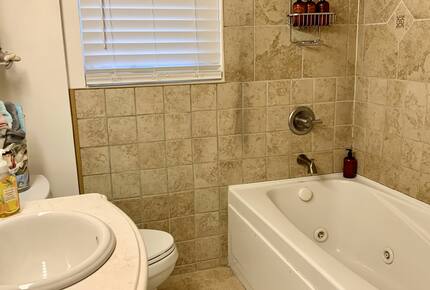 Golden Sunset Villa - Seattle, Washington