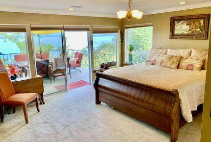 Golden Sunset Villa - Seattle, Washington