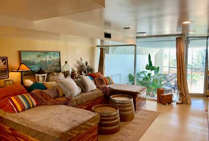 Golden Sunset Villa - Seattle, Washington